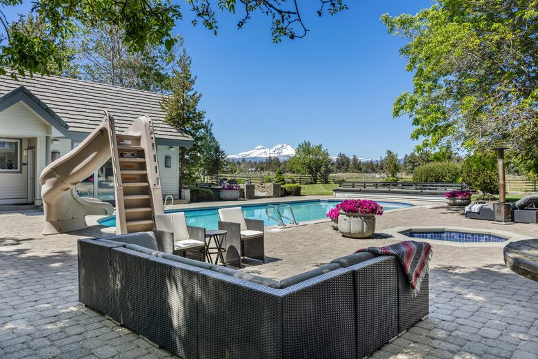 Pool, hot tub with pool house, sauna