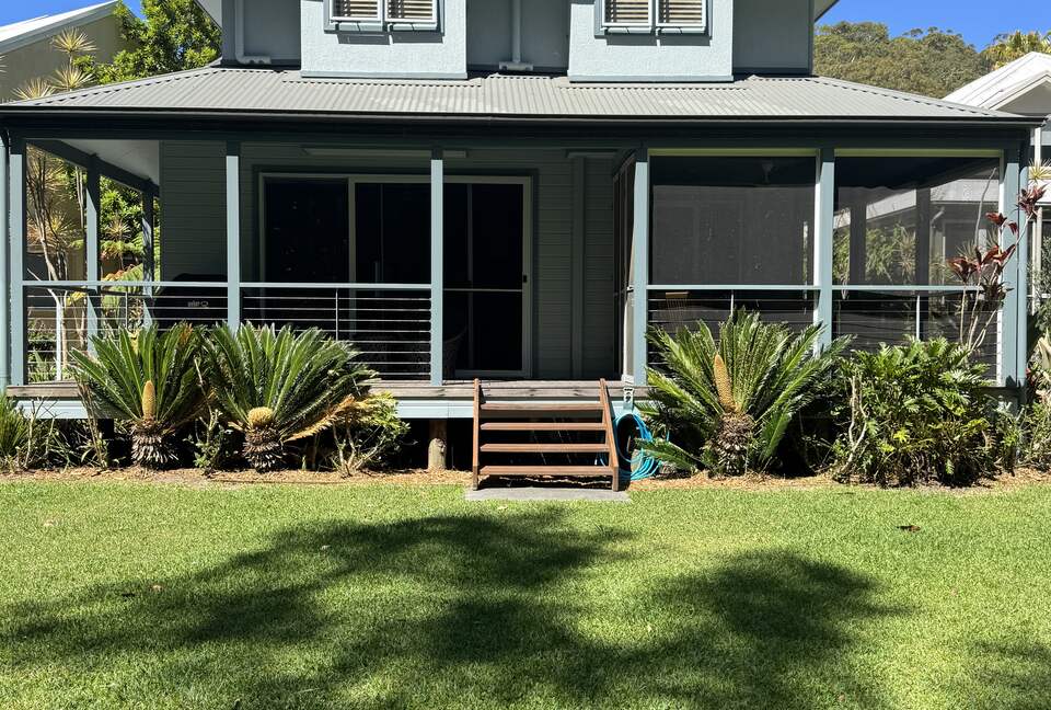 Free-Standing Coastal Retreat Steps from Blueys Beach - Blueys Beach, Australia