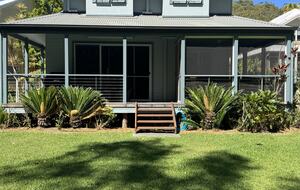 Free-Standing Coastal Retreat Steps from Blueys Beach - Blueys Beach, Australia