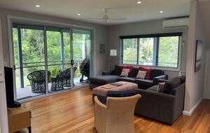 Free-Standing Coastal Retreat Steps from Blueys Beach - Blueys Beach, Australia