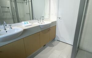 Free-Standing Coastal Retreat Steps from Blueys Beach - Blueys Beach, Australia