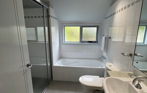 Free-Standing Coastal Retreat Steps from Blueys Beach - Blueys Beach, Australia