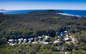 Free-Standing Coastal Retreat Steps from Blueys Beach - Blueys Beach, Australia