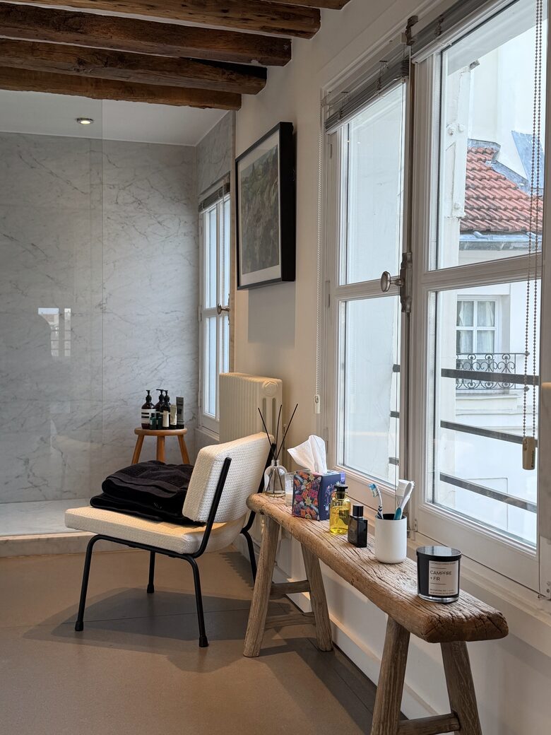 Elegant Seine-Side Loft in Historic Paris - Paris, France