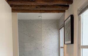 Elegant Seine-Side Loft in Historic Paris - Paris, France