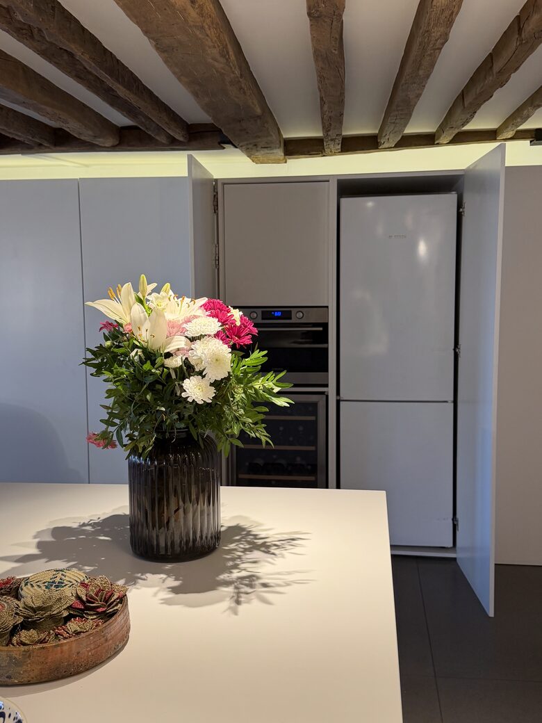 Elegant Seine-Side Loft in Historic Paris - Paris, France