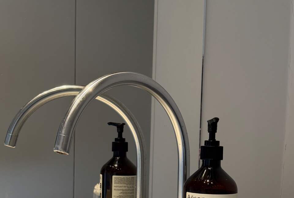 Elegant Seine-Side Loft in Historic Paris - Paris, France