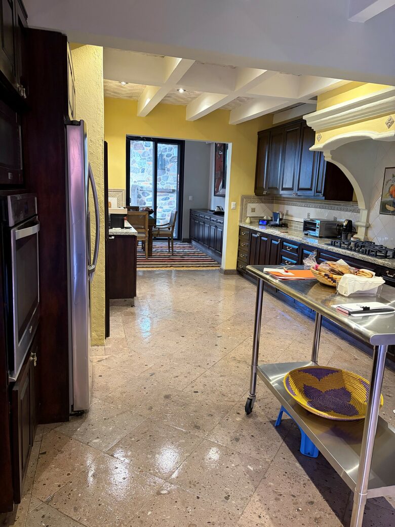 Terracotta Haven with Rooftop Fire Lounge & Courtyard Living - San Miguel de Allende, Mexico