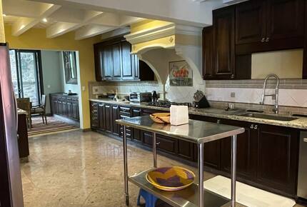 Terracotta Haven with Rooftop Fire Lounge & Courtyard Living - San Miguel de Allende, Mexico