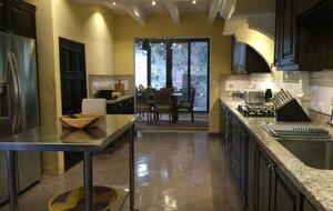 Terracotta Haven with Rooftop Fire Lounge & Courtyard Living - San Miguel de Allende, Mexico