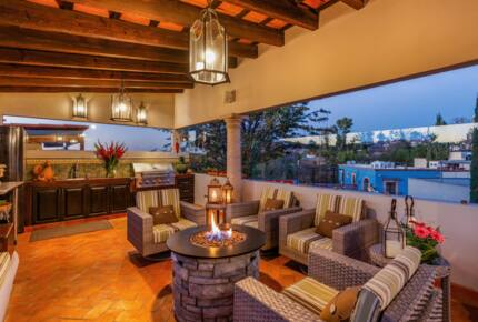 Terracotta Haven with Rooftop Fire Lounge & Courtyard Living - San Miguel de Allende, Mexico