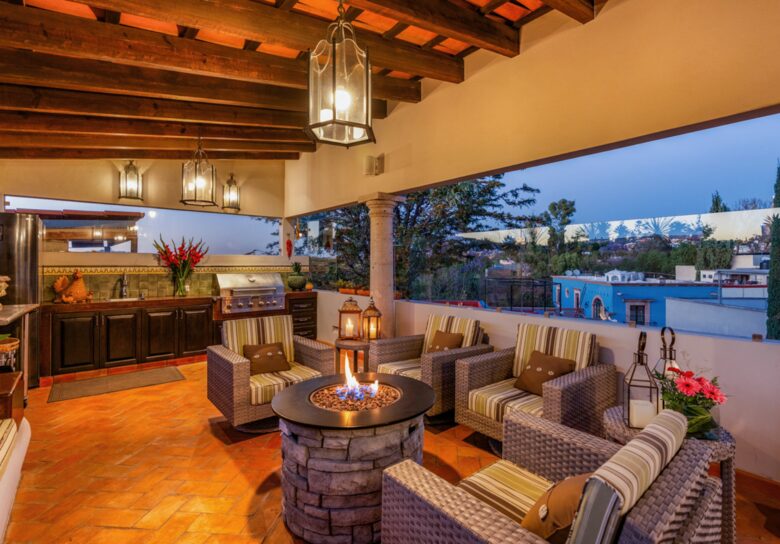 Terracotta Haven with Rooftop Fire Lounge & Courtyard Living - San Miguel de Allende, Mexico