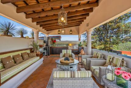 Terracotta Haven with Rooftop Fire Lounge & Courtyard Living - San Miguel de Allende, Mexico