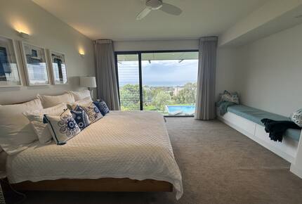 Modern beach house with 180 degrees bay views - Melbourne, Australia