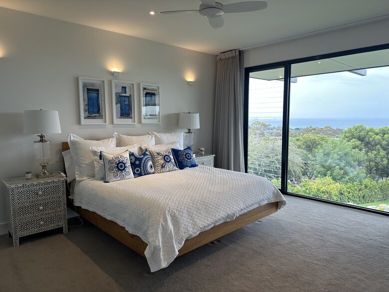 Modern beach house with 180 degrees bay views - Melbourne, Australia