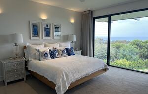 Modern beach house with 180 degree bay views - Melbourne, Australia