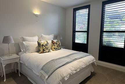 Modern beach house with 180 degrees bay views - Melbourne, Australia