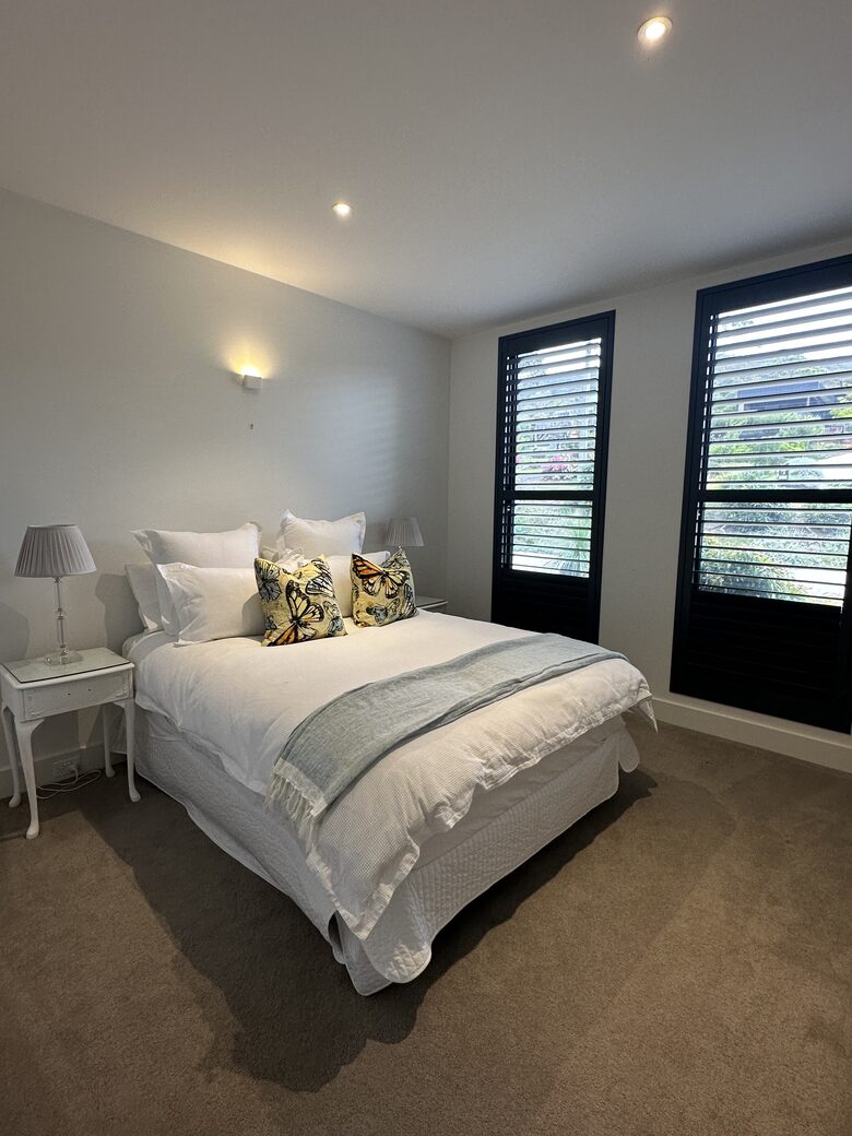 Modern beach house with 180 degrees bay views - Melbourne, Australia