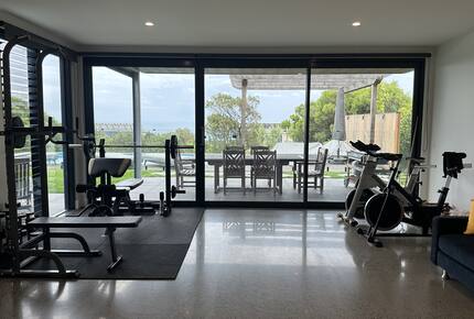 Modern beach house with 180 degrees bay views - Melbourne, Australia