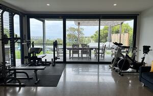 Modern beach house with 180 degree bay views - Melbourne, Australia