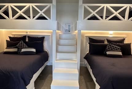 Modern beach house with 180 degrees bay views - Melbourne, Australia