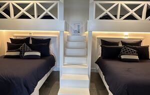 Modern beach house with 180 degree bay views - Melbourne, Australia