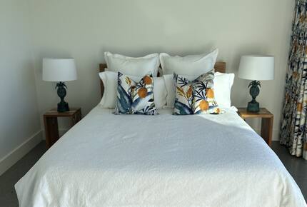 Modern beach house with 180 degrees bay views - Melbourne, Australia