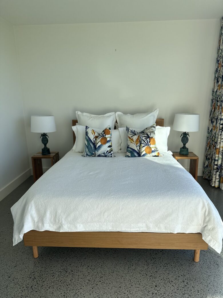 Modern beach house with 180 degrees bay views - Melbourne, Australia