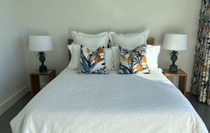 Modern beach house with 180 degree bay views - Melbourne, Australia