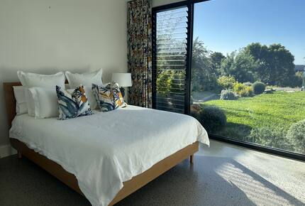 Modern beach house with 180 degrees bay views - Melbourne, Australia