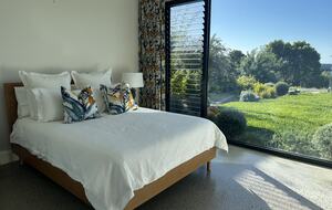 Modern beach house with 180 degree bay views - Melbourne, Australia