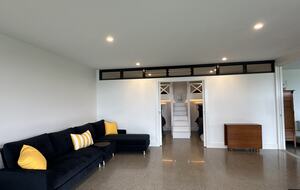 Modern beach house with 180 degree bay views - Melbourne, Australia