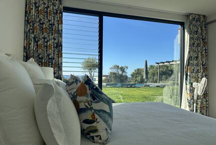 Modern beach house with 180 degrees bay views - Melbourne, Australia