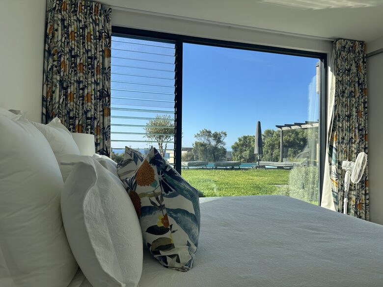 Modern beach house with 180 degrees bay views - Melbourne, Australia