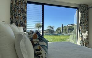 Modern beach house with 180 degree bay views - Melbourne, Australia