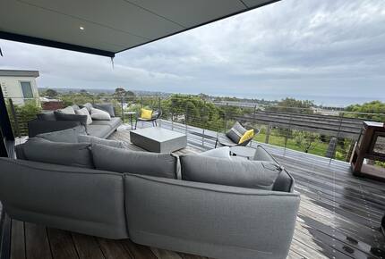Modern beach house with 180 degrees bay views - Melbourne, Australia