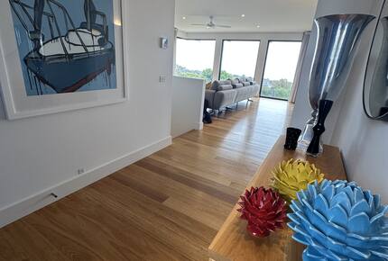 Modern beach house with 180 degrees bay views - Melbourne, Australia