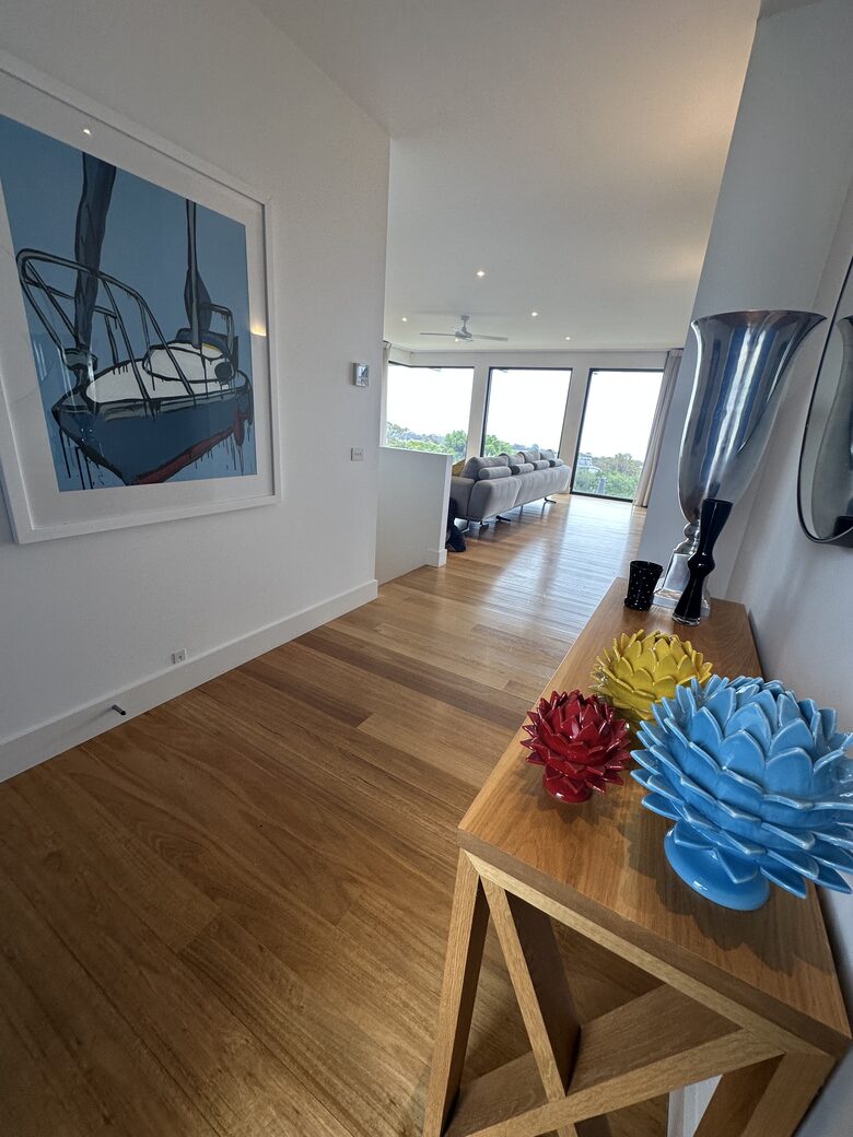 Modern beach house with 180 degrees bay views - Melbourne, Australia