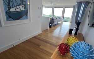 Modern beach house with 180 degree bay views - Melbourne, Australia