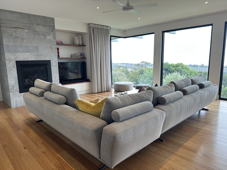 Modern beach house with 180 degrees bay views - Melbourne, Australia