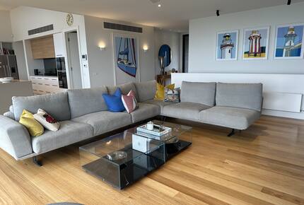 Modern beach house with 180 degrees bay views - Melbourne, Australia