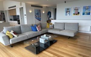 Modern beach house with 180 degree bay views - Melbourne, Australia