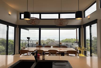 Modern beach house with 180 degrees bay views - Melbourne, Australia