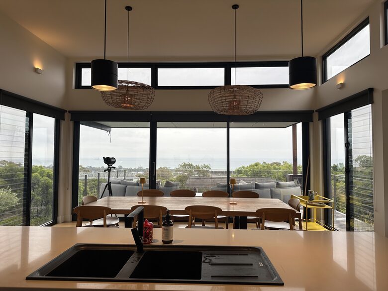 Modern beach house with 180 degrees bay views - Melbourne, Australia