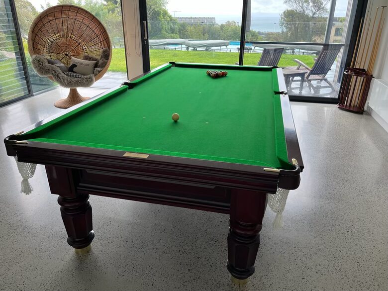 Modern beach house with 180 degrees bay views - Melbourne, Australia