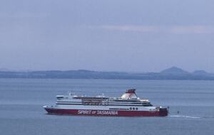 Modern beach house with 180 degree bay views - Melbourne, Australia