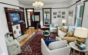 Updated Waterfront Victorian 4BR, 7 Bed- The Pearl - Colonial Beach, Virginia