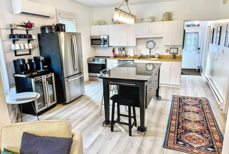 Updated Waterfront Victorian 4BR, 7 Bed- The Pearl - Colonial Beach, Virginia