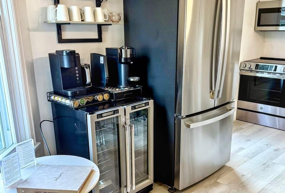 Updated Waterfront Victorian 4BR, 7 Bed- The Pearl - Colonial Beach, Virginia