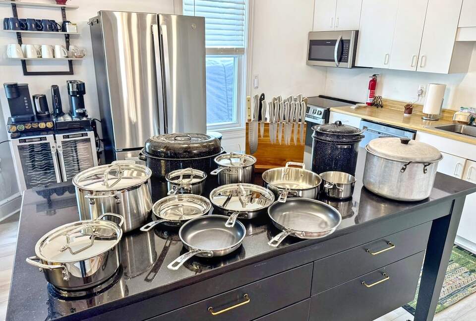 Updated Waterfront Victorian 4BR, 7 Bed- The Pearl - Colonial Beach, Virginia